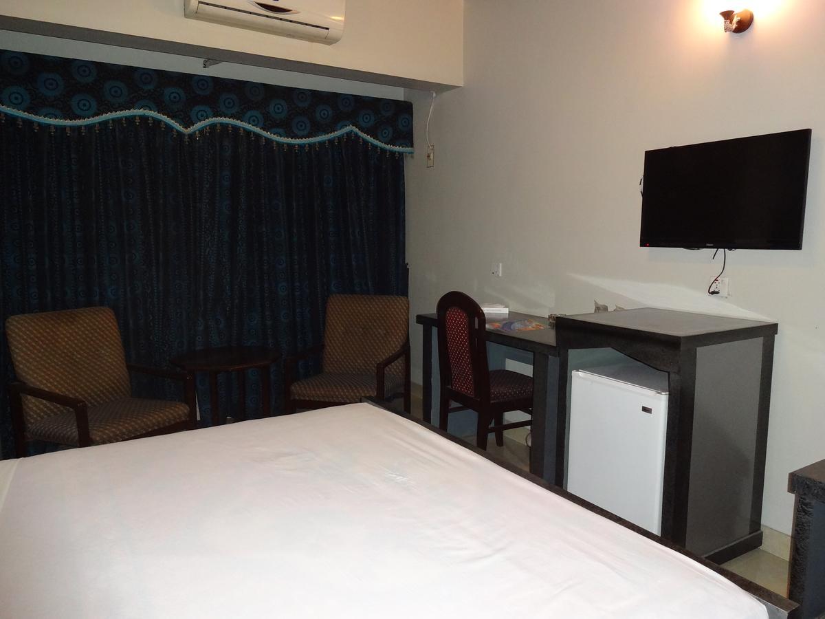 Hotel Sky Towers Karachi Eksteriør bilde