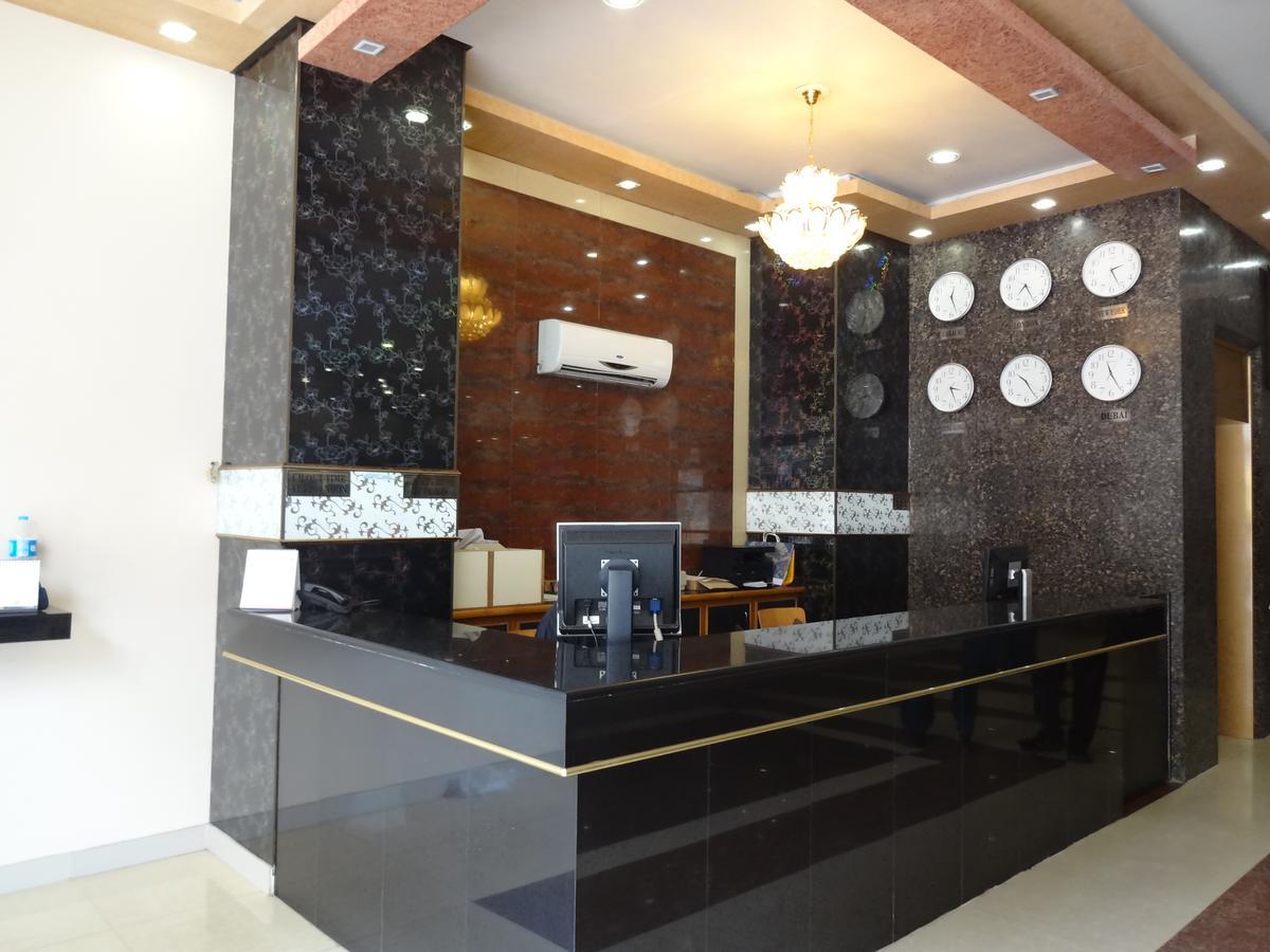 Hotel Sky Towers Karachi Eksteriør bilde
