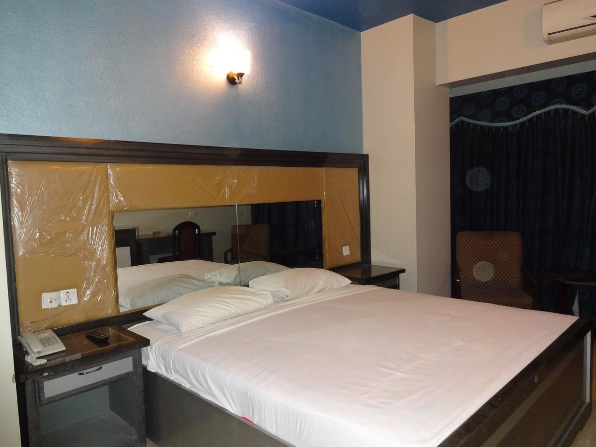 Hotel Sky Towers Karachi Eksteriør bilde