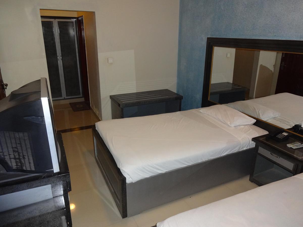 Hotel Sky Towers Karachi Eksteriør bilde