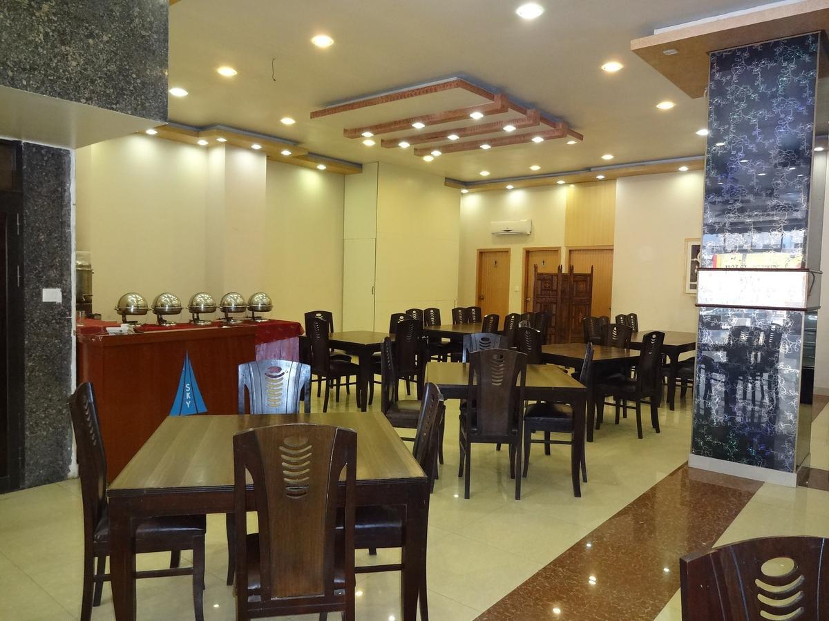 Hotel Sky Towers Karachi Eksteriør bilde