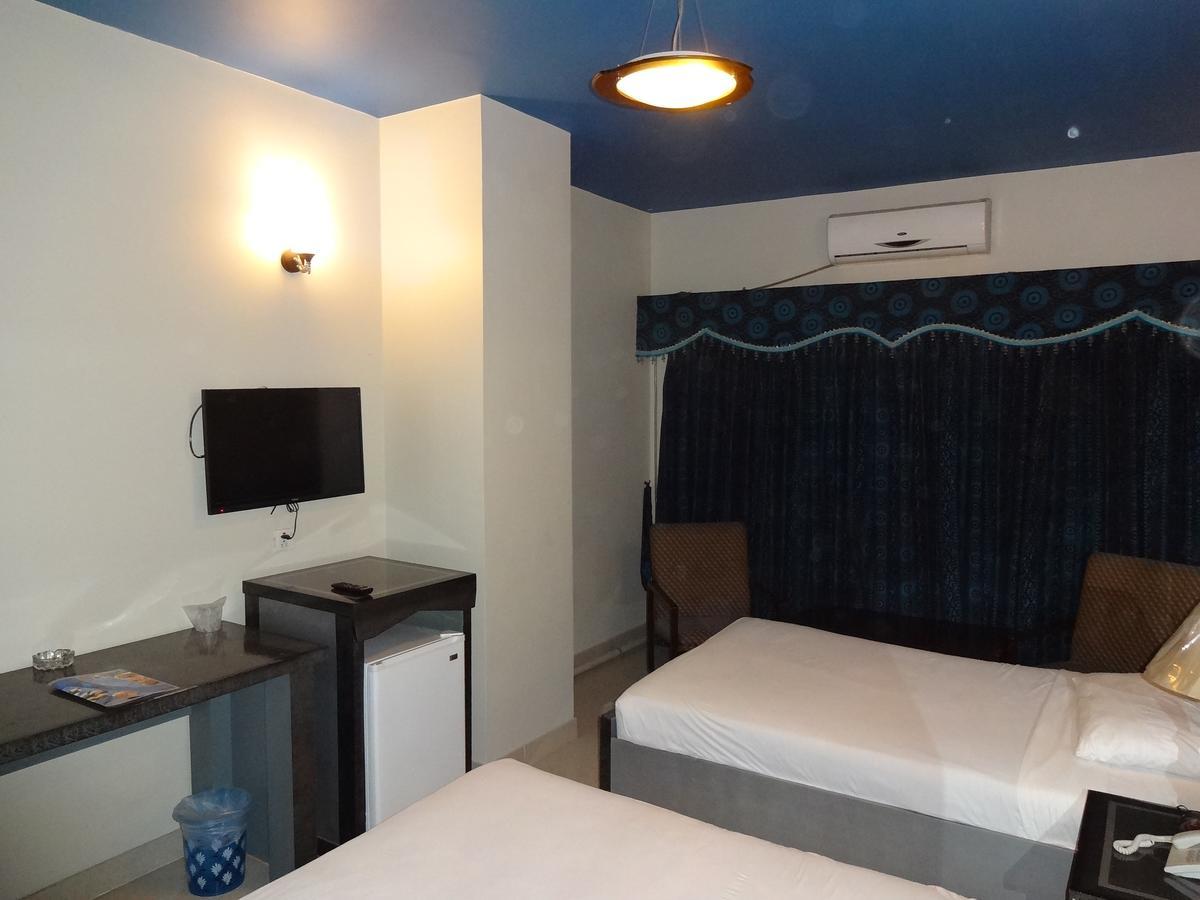 Hotel Sky Towers Karachi Eksteriør bilde