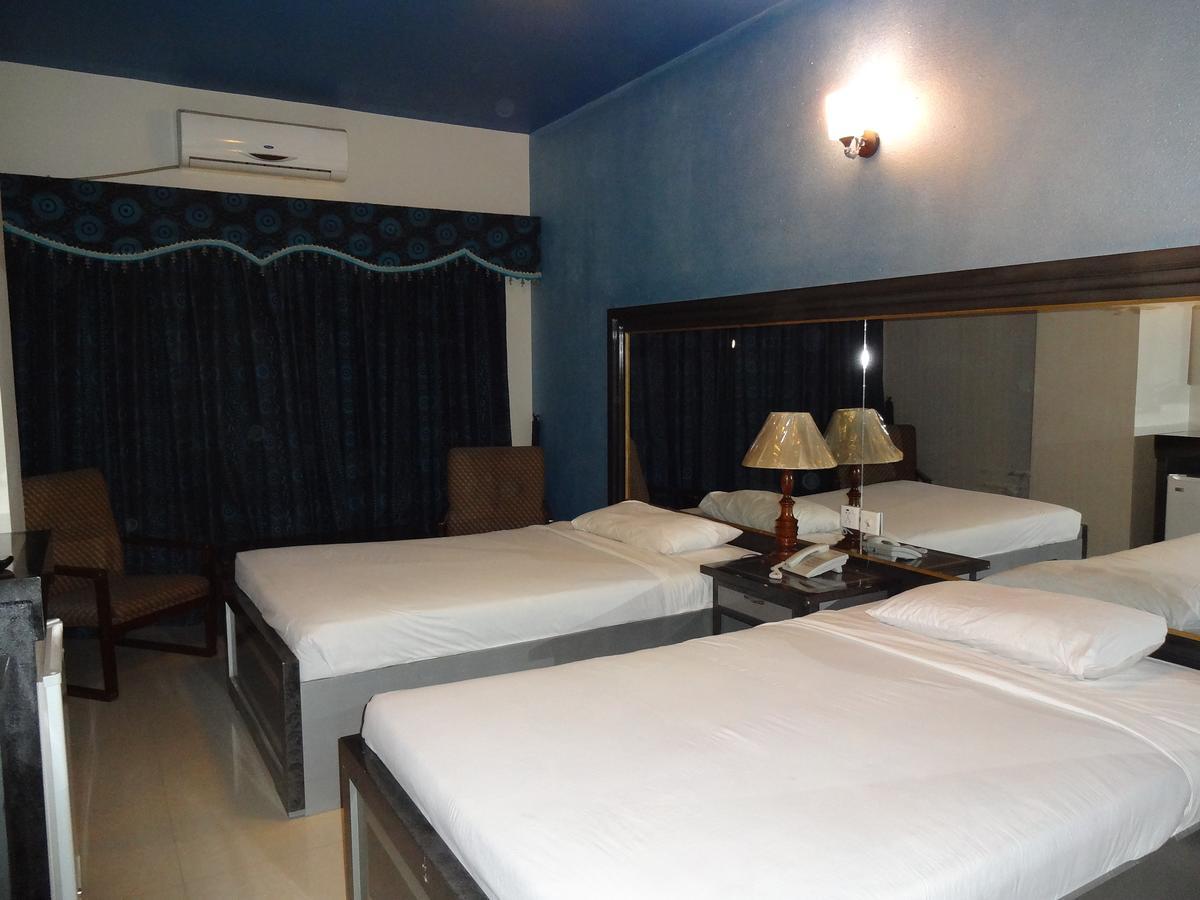 Hotel Sky Towers Karachi Eksteriør bilde
